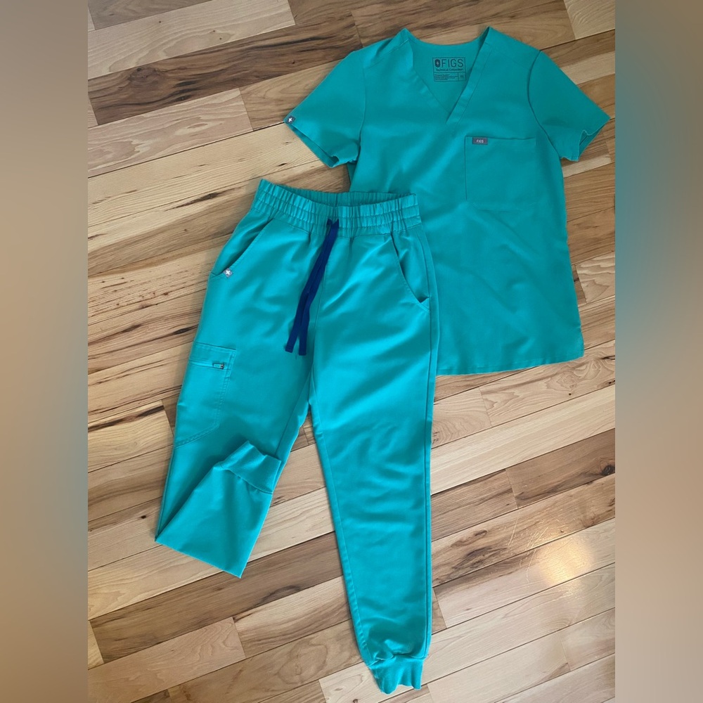 Figs Catarina top and Uman joggers